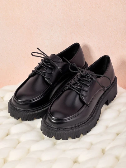 Hatastic 女士纯色系带牛津鞋，时尚休闲厚底厚底牛津鞋，圣诞礼物