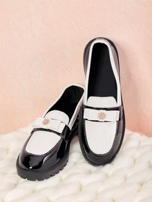 Hatastic 女士水钻装饰厚底乐福鞋，休闲春秋季黑白拼接尖头套脚舒适驾车鞋，优雅平底鞋，音乐节礼物 - 黑與白 - 查看 3