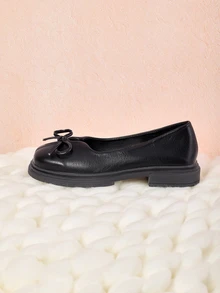 Hatastic Women's Black Fashionable Bow Decor Round Toe Slip-On Chunky Heel Casual Loafers Valentines Gifts Music Fest - Black - View 3