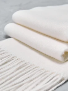 CHICVUE 1 Stück Damen einfarbiger Schal im Standardstil aus Kunstkaschmir, geeignet für Übergangszeiten, Alltagsgebrauch, windabweisend und warm, Geschenk für Winter, Herbst, Weihnachten - Milchig weiß - Übersicht 4