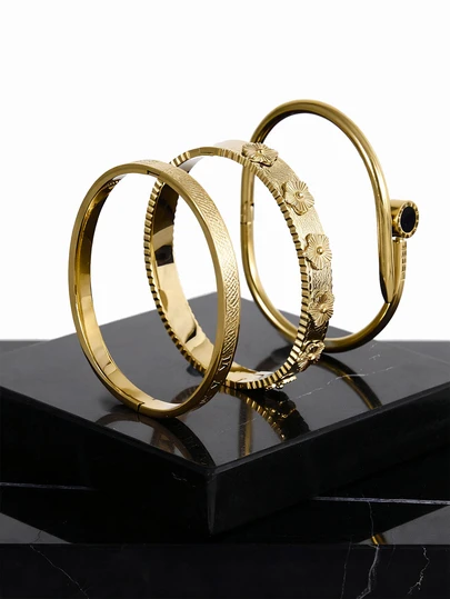 CHICVUE Vòng tay hoa bằng thép không gỉ mạ vàng 18K, phù hợp với trang phục hàng ngày của phụ nữ, thiết kế đinh tán hình hoa và số La Mã cổ điển, không thấm nước, phong cách Châu Âu và Mỹ, thường ngày, đám cưới, tiệc tùng, quà tặng ngày lễ tình nhân quà tặng Giáng sinh