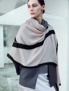 优雅女士单件围巾，秋冬季加厚双面保暖披肩斗篷，适合办公室和日常穿着，经典撞色围巾，保暖配饰。 - 黑與白 - 查看 3