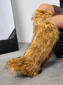 DareSee Botas de nieve para mujer de tacón plano, altas y cálidas para el invierno, de caña media, puntera redonda y con forro de piel sintética. Botas altas con cadena decorativa. Botas de nieve con pelo de zorro. Botas altas y cálidas con cadena metálica y estilo punk como regalo de Navidad.