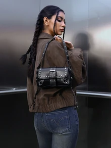 DareSee Bolsa transversal feminina vintage com rebites, estilo anos 2000, em formato de meia-lua. Ideal para compras, guardar carteira e para mulheres jovens, universitárias, iniciantes e profissionais. Perfeita para o escritório, universidade, trabalho, negócios, deslocamentos diários, atividades ao ar livre, viagens e caminhadas. Ótima opção de presente de Natal. - Preto - Ver 7