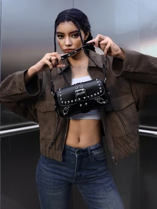 DareSee Bolsa transversal feminina vintage com rebites, estilo anos 2000, em formato de meia-lua. Ideal para compras, guardar carteira e para mulheres jovens, universitárias, iniciantes e profissionais. Perfeita para o escritório, universidade, trabalho, negócios, deslocamentos diários, atividades ao ar livre, viagens e caminhadas. Ótima opção de presente de Natal. - Preto - Ver 3