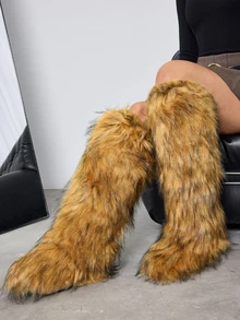 DareSee Botas de nieve para mujer de tacón plano, altas y cálidas para el invierno, de caña media, puntera redonda y con forro de piel sintética. Botas altas con cadena decorativa. Botas de nieve con pelo de zorro. Botas altas y cálidas con cadena metálica y estilo punk como regalo de Navidad.