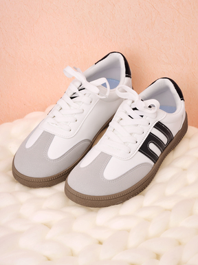 Hatastic Versatile White & Black Striped Casual Sneakers For Women - Lightweight Synthetic Cover Lace-Up Shoes With Plastic Sole, Perfect For Casual Attire, Allseason Shoes | Striped Pattern Shoes | Plastic Sole Footwear, Retro-Style Sneakers,Spring/Summer MusicFest Y2KFest Back To School Autumn Winter,Shoes For Ladies,Sneakers For Women Gifts