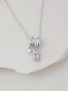 Clariva 1件不锈钢粉色方形锆石星星装饰项链，银色弧形框架搭配紫色方形锆石钛钢吊坠，适合作为母亲节礼物和女士日常佩戴。