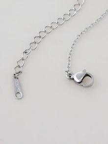 Clariva 1件不锈钢粉色方形锆石星星装饰项链，银色弧形框架搭配紫色方形锆石钛钢吊坠，适合作为母亲节礼物和女士日常佩戴。