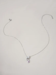 Clariva 1件不锈钢粉色方形锆石星星装饰项链，银色弧形框架搭配紫色方形锆石钛钢吊坠，适合作为母亲节礼物和女士日常佩戴。