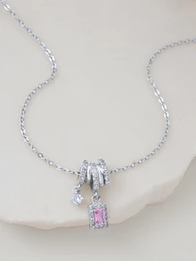 Clariva 1件不锈钢粉色方形锆石星星装饰项链，银色弧形框架搭配紫色方形锆石钛钢吊坠，适合作为母亲节礼物和女士日常佩戴。