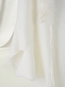 优雅的单件秋冬时尚针织披肩，厚领设计，流苏穗饰，适合搭配旗袍，百搭风格，圣诞礼物之选 - 白色 - 查看 3