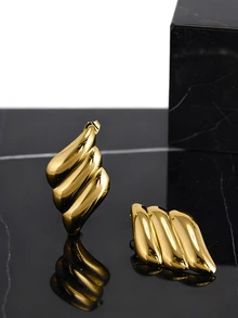 CHICVUE 欧美时尚独特设计不锈钢镀18K金个性化空气三角三层翅膀耳钉，女士圣诞礼物 - 金色 - 查看 2