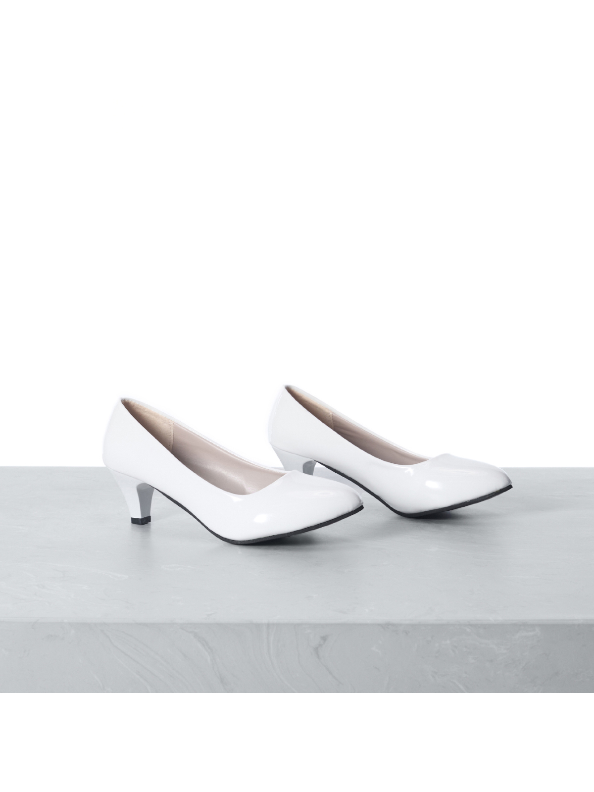 Bombas de tacón alto sin cordones para mujer de talla grande, adecuadas para el trabajo de oficina. El tamaño es talla grande pequeño de lo normal,