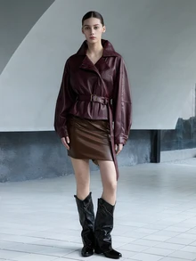 CHICVUE 女士时尚靴子，黑色粗跟方头复古铆钉高筒骑马靴，法式百搭西部牛仔靴，适合娇小身材的圣诞礼物 - 黑色 - 查看 3