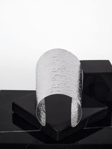 CHICVUE 1pc Oversized Hammered Metal Wide Bangle Bracelet Gifts - A9180 - View 5