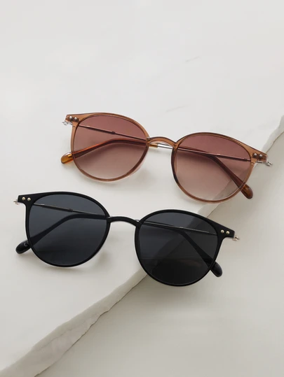 Clariva 2副女士铆钉细节太阳镜，沙滩配饰，复古太阳镜，沙滩太阳镜，女士沙滩配饰，太阳镜，基础款太阳镜，适合搭配毛衣、牛仔裤、运动裤、连帽衫、夹克、连衣裙和长袖衬衫，时尚遮阳，优雅装扮，适合家庭出游、旅行度假、夏季海滩度假、户外活动、旅行圣诞礼物。