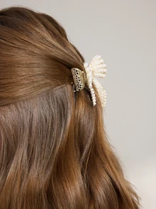 Clariva 1pc Simple Fashionable Golden Butterfly Faux Pearl Hair Claw Claw Clips Hair Clips Hair Jaw Clip Hair Clamps Hair Clutch Hair Catcher Clip Fall Winter Hair Accessories For Women Bows For Vacation Outfits Woman Gifts - Gold - View 3