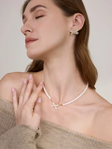 Clariva 3件套珍珠蝴蝶结吊坠项链耳环套装，时尚小众设计，百搭饰品，女士圣诞礼物 - 米色 - 查看 2