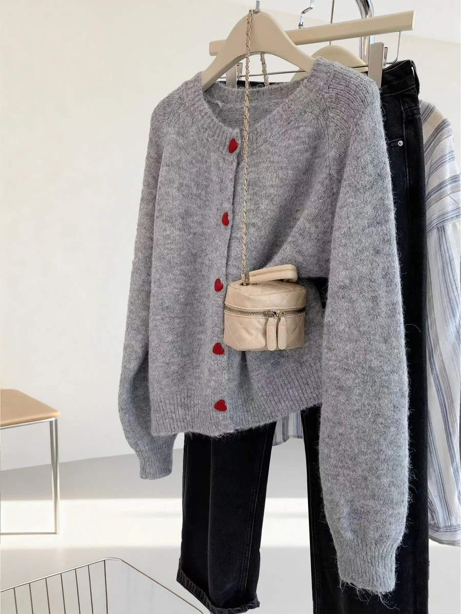 Cárdigan de cuello redondo oversize de mezcla de lana de unicolor con botones en forma de corazón vintage, minimalista y versátil para otoño/invierno - Gris - Ver 1