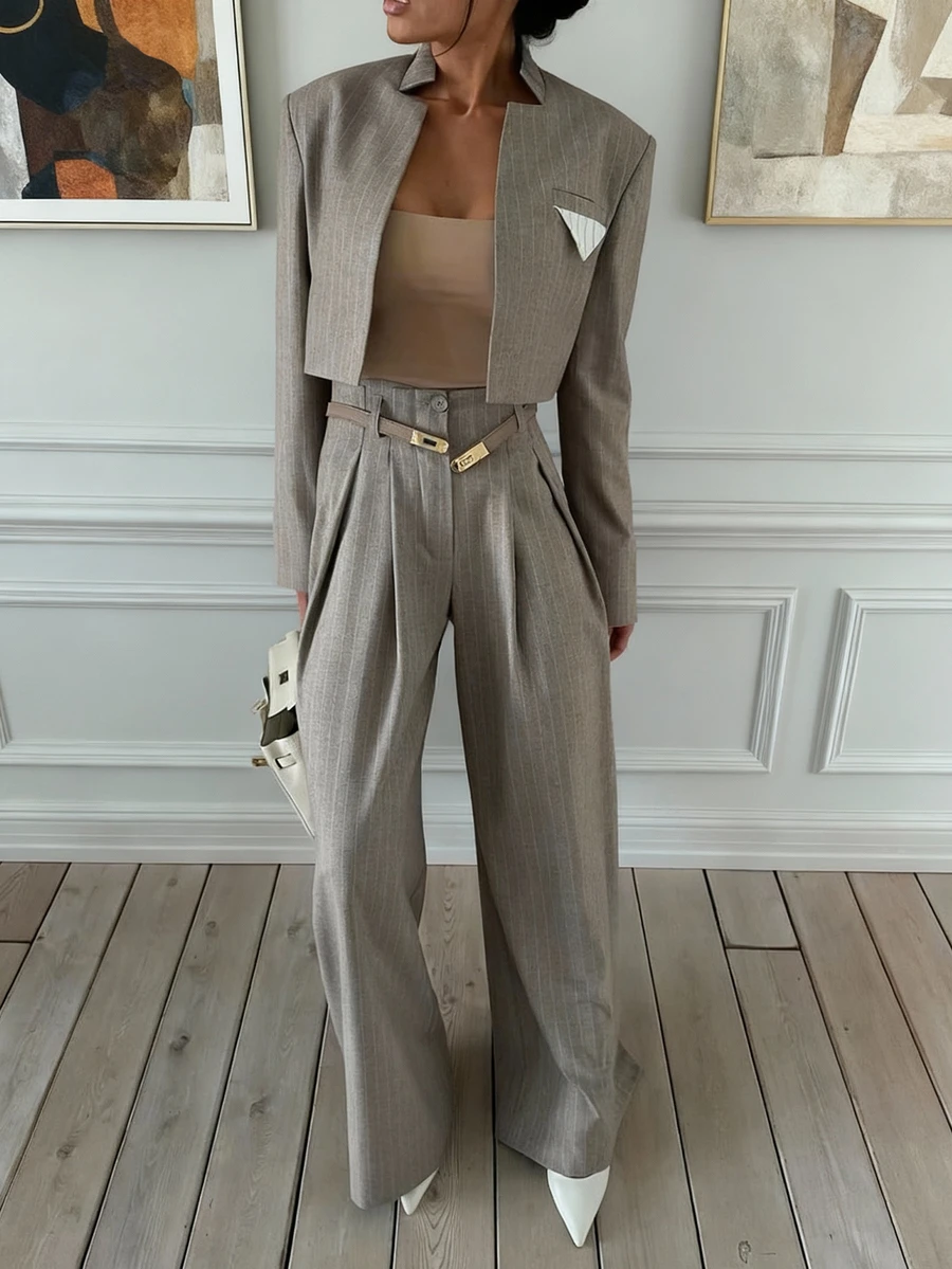 女士两件套 - 灰色法式优雅通勤复古条纹领短款西装外套 - 松紧腰宽松休闲阔腿裤 - 新款女士时尚春假穿搭 - 灰色 - 查看 1