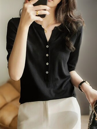 女士纯色V领短袖针织T恤，轻薄宽松，修身时尚，简约高端