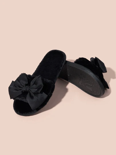 Hatastic 女士优雅天鹅绒蝴蝶结平底毛绒露趾拖鞋，粉色和黑色可选，高品质TPR防滑耐磨鞋底，适合情人节、派对和居家穿着，亦可作为圣诞礼物。
