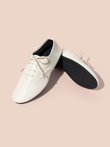 Hatastic 0.5码新款春夏秋季柔软舒适轻便低跟芭蕾平底鞋，时尚女式工作鞋，红色、黑色、酒红色，休闲运动鞋，带蝴蝶结的闭趾玛丽珍洛丽塔鞋，芭蕾平底鞋，音乐节礼物 - 白色 - 查看 3