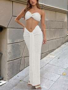 两件套服装 - 短款上衣和高腰系带长裙套装