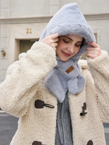 Hatastic Conjunto de bufanda y gorro de invierno para mujer - Protección térmica gruesa y suave para las orejas, gorro de punto con diseño empaquetable y artesanía de rayas, sin estiramiento, lavable a mano y cuello cruzado. Incluye accesorios decorativos aleatorios para un aspecto elegante. Día de San Valentín, accesorios de invierno, regalos de Navidad