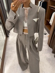 女士两件套 - 灰色法式优雅通勤复古条纹领短款西装外套 - 松紧腰宽松休闲阔腿裤 - 新款女士时尚春假穿搭 - 灰色 - 查看 2