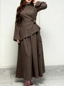 مجموعة مكونة من قطعتين بطراز فينتاج: قميص بأكمام واسعة مهترئة وتنورة قصيرة - بني - مشاهدة 1