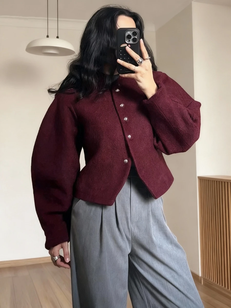 SMILE CHIC 酒红色前扣复古硬币图案短款保暖外套,纯色前扣 - 酒紅色 - 查看 1