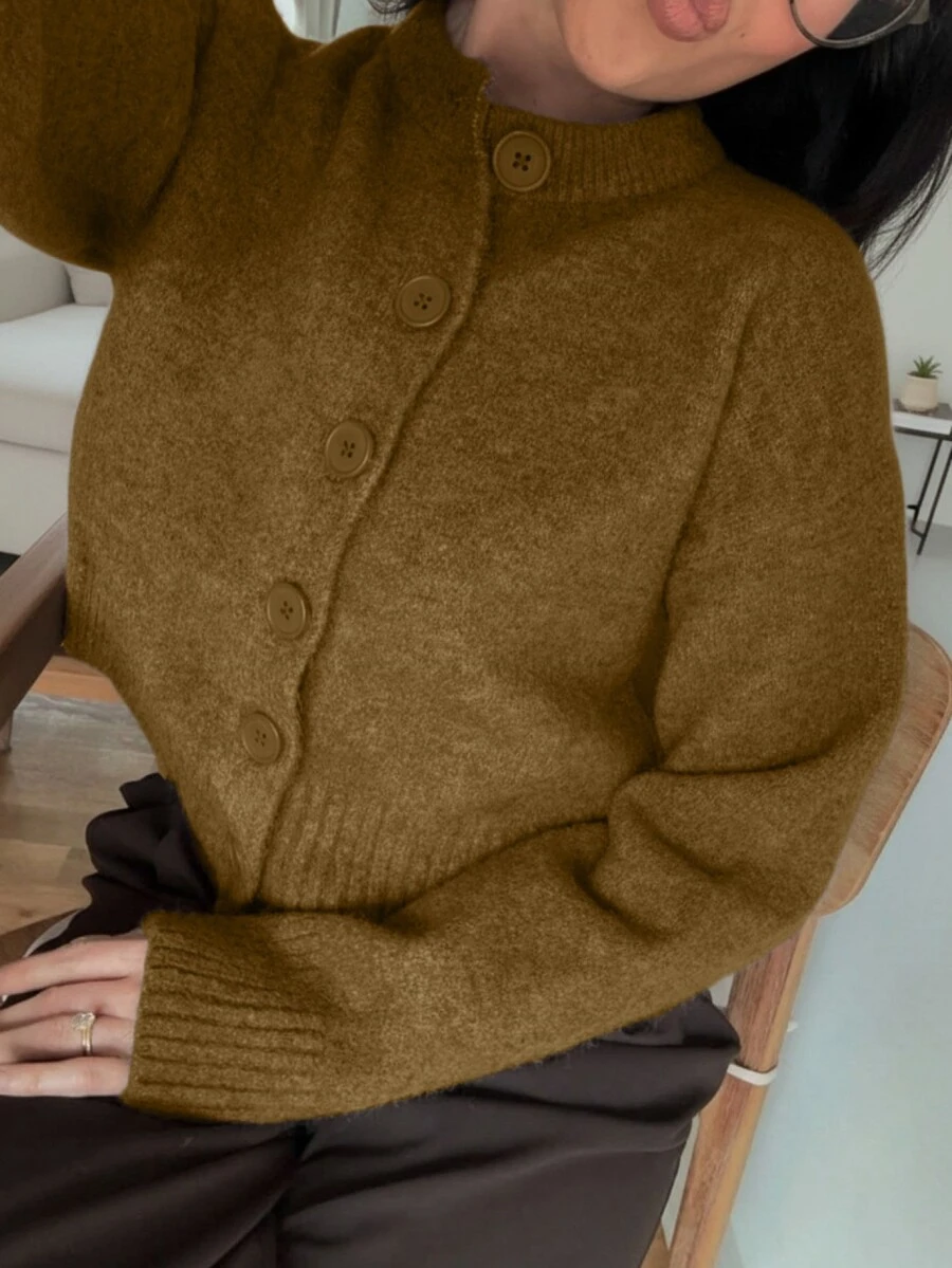 女款 Y2K 風格圓領長袖針織開襟衫，休閒寬鬆慵懶版型，優雅極簡日常穿搭