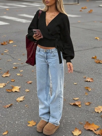 Suéter de tricô com amarração na cintura, branco, para o outono/inverno 2025. Peça essencial para mulheres, ideal para usar em casa, no trabalho, em encontros e viagens. Adequado para diversas ocasiões. Disponível em cinza claro e preto para a primavera.