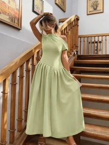 SMILE CHIC 女式长款 A 字连衣裙，优雅的不对称领口，无袖，褶皱细节，略有弹性的梭织面料，适合度假和日常穿着