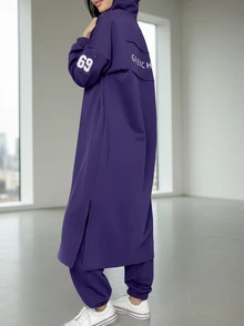 从春季到夏季，这款女士连帽针织套装优雅百搭，休闲运动风两件套春季穿搭，嘉年华长款卫衣简约套装，袖子印花，后背贴片装饰。 - 紫色 - 查看 1