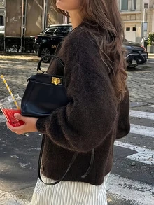 女士时尚咖啡色针织开衫 - 百搭外套单品，舒适面料 - 纯色针织面料 细绒正面纽扣开合 女士开衫长袖毛衣，学院风休闲风，秋冬 - 咖啡棕 - 查看 2