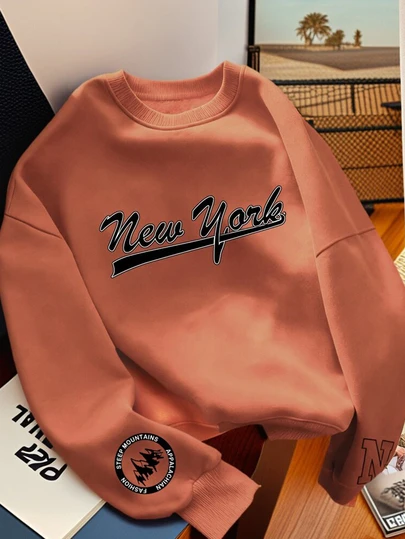 一件青少年男童纽约印花圆领保暖套头卫衣，适合年轻学生休闲长袖上衣，适合运动、休闲、日常穿着，百搭，也适合学习、街头风格，秋冬季穿着。