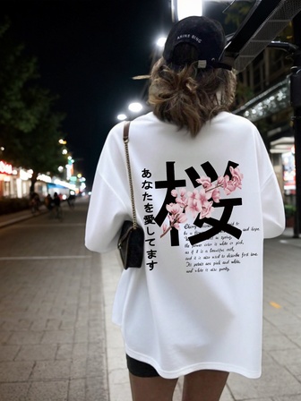 Damtröja med rund hals och kortärmad design, avslappnad och japanskt körsbärsblomstryck, trendig och mångsidig blus