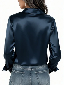 Damskjorta i satin, business casual blus med knappar och slag, elegant topp för kontoret och lounge, höst vinter vår