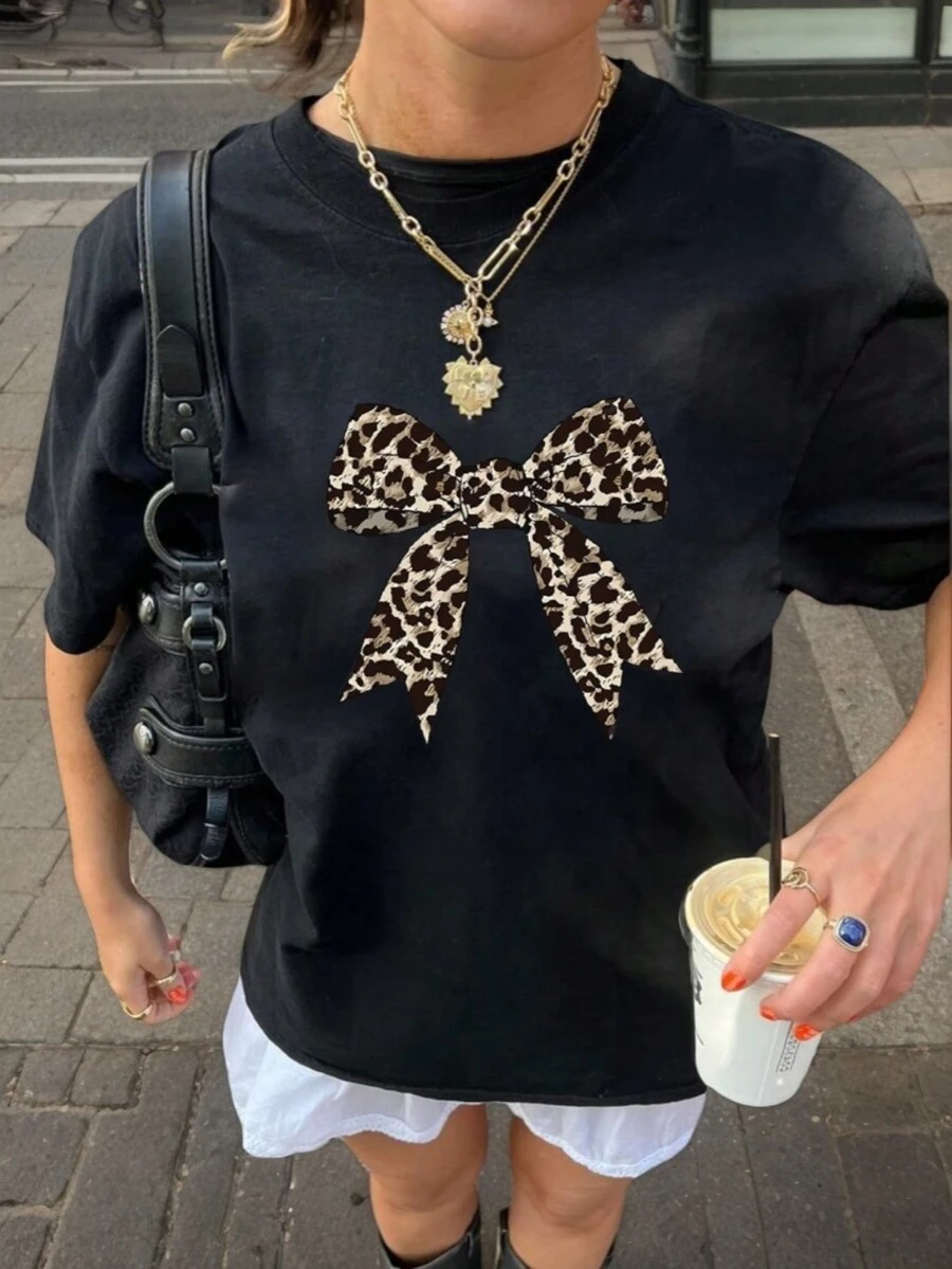 تي شيرت نسائي أسود كاجوال بطبعة نمر وفيونكة، نصف كم، ربيع/صيف - الأسود - مشاهدة 1