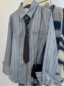 女士时尚条纹衬衫，附赠领带，适合上学、通勤、情人节派对角色扮演等场合。