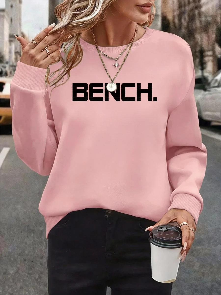 女士加大码，醒目的黑色“Bench”字母印花圆领休闲运动上衣，适合秋冬季日常穿着。这款艺术感十足的字母印花女士运动上衣，简约百搭，是秋冬季日常休闲的理想之选。粉色春季 - 粉色 - 查看 1