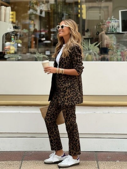 Conjunto de traje estilo leopardo de estilo europeo y americano casual para mujer, diseño suelto para un uso relajado y cómodo, adecuado para el transporte diario, citas, compras, pequeñas fiestas, exposiciones de arte, etc. Primavera y otoño