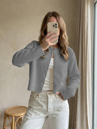 女士简约纯色圆领纽扣长袖针织开衫毛衣，新年和情人节