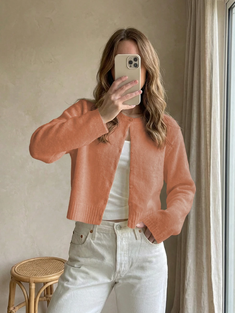 女士纯色圆领纽扣长袖针织开衫毛衣，新年和情人节