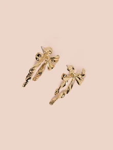 Hatastic 1 par de pendientes elegantes de metal con lazo dorado, adecuados para que las damas los usen en el Día de San Valentín, citas, salidas y uso diario, regalos de Navidad - pendientes de lazo - Ver 2
