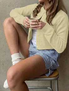 Sylvia 女士简约基础款长袖圆领短款开衫，精细天鹅绒质感纯色针织毛衣外套，柔软宽松版型，适合日常、通勤、休闲、下午茶等场合，秋冬季穿着。 - 淡黃色 - 查看 2