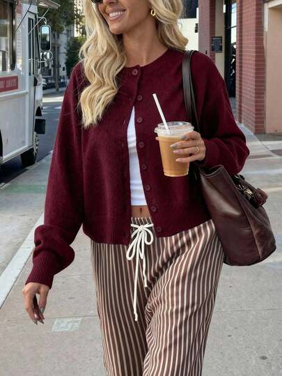 FOR BEAUTY Autumn New Solid Color Round Neck Single-Breasted Long Sleeve Knit Cardigan, Gentle, Elegant, Romantic, Casual, Lazy, Fashionable, Minimalist Versatile, Suitable For Outings, Valentine's Day Dates, Commuting And Various Occasions. This Sweater And Cardigan Is An Ideal Choice For Women's Spring Wear.